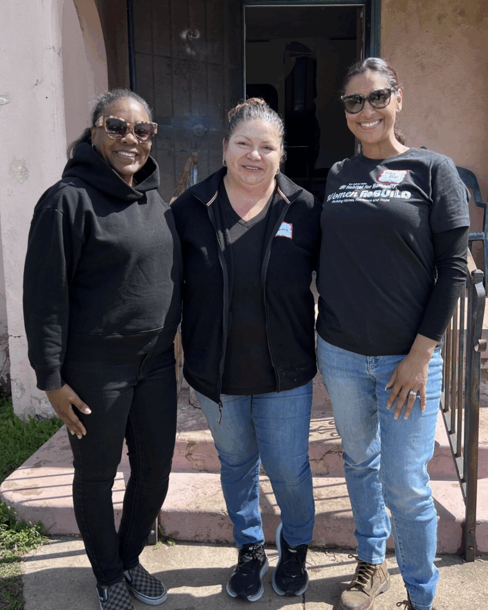 edison volunteers with homeowner norma