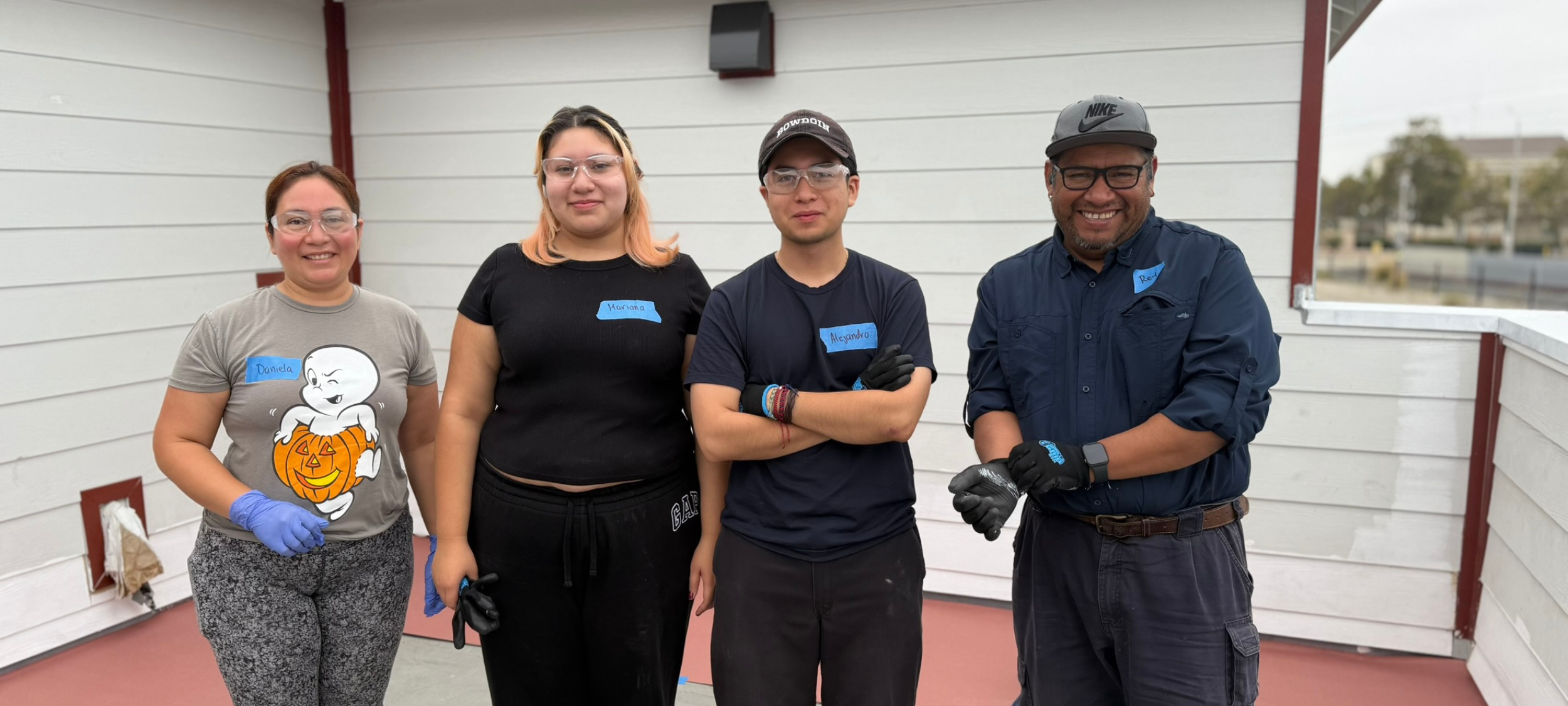 family of 4, mother, daughter, son and father 