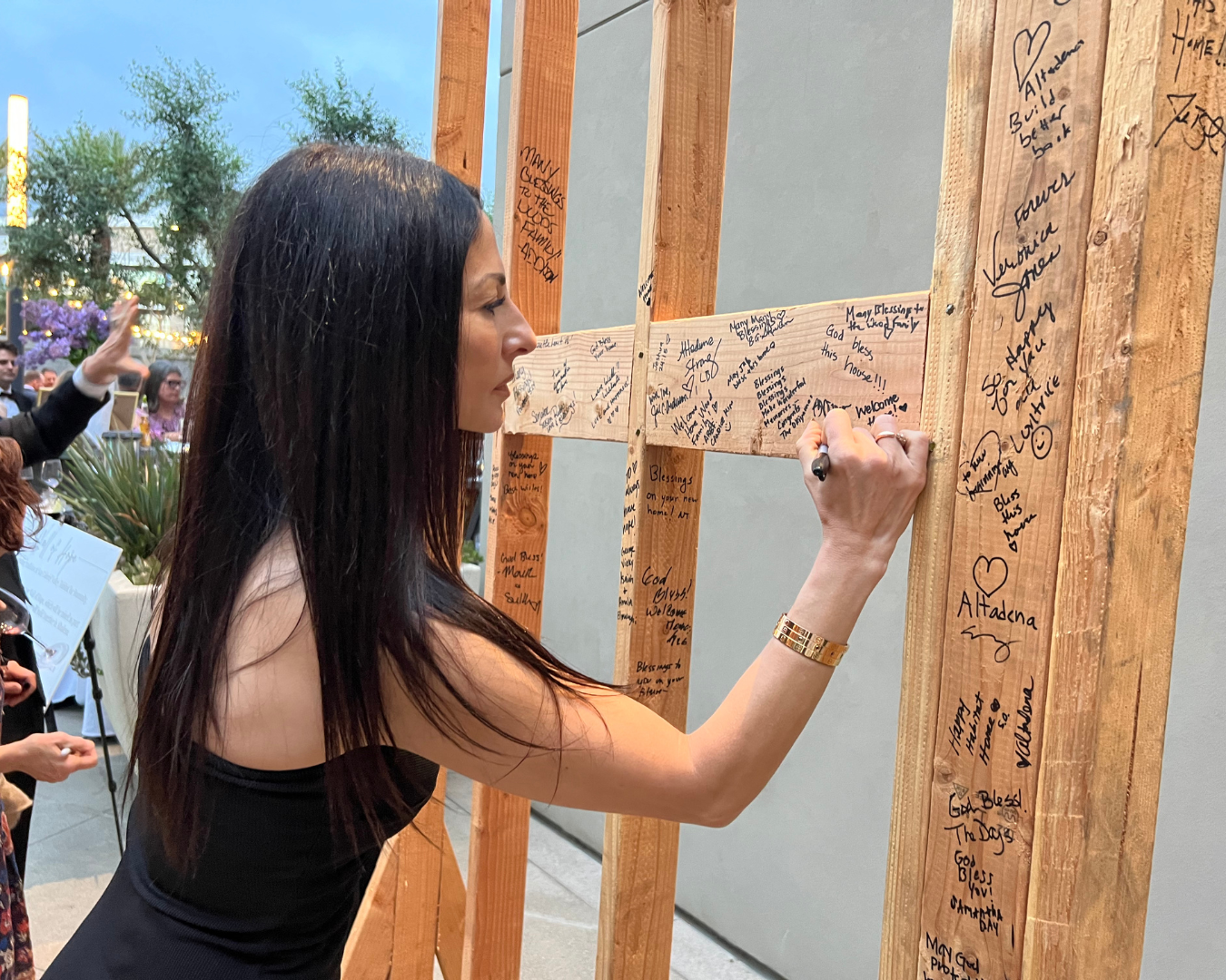 signing the wall