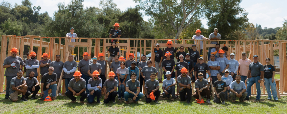 large group photo of lead volunteers